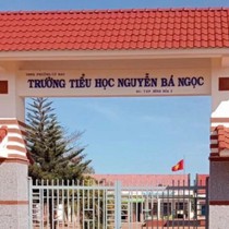 Trường tiểu học thu tiền vệ sinh 60.000 đồng/học sinh khiến phụ huynh băn khoăn, hiệu trưởng giải thích ra sao?