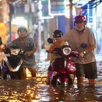 Tìm ra nguyên nhân khiến đường Phan Huy Ích ngập sâu bất thường, hướng xử lý ra sao?