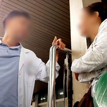 Giám đốc Bệnh viện Chợ Rẫy nói gì về vụ bác sĩ gợi ý bệnh nhân 'bỏ bao thư' để được mổ sớm?