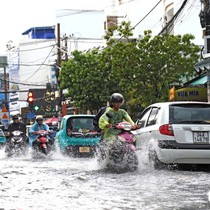 Cảnh sát giao thông TP.HCM cảnh báo 122 điểm nguy cơ ngập do mưa, triều cường