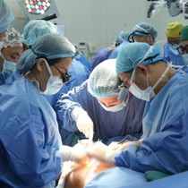 Ca ghép dương vật từ người cho chết não lần đầu được thực hiện thành công ở Việt Nam