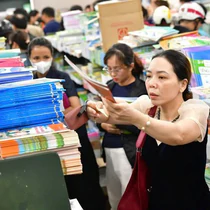 Nhà xuất bản Giáo dục nói gì về nguồn cung và việc dùng lại sách giáo khoa?