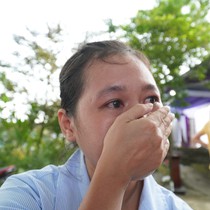 Người thân, hàng xóm nghẹn ngào khi nữ lao công tử nạn để lại 3 con bơ vơ, mồ côi cha mẹ