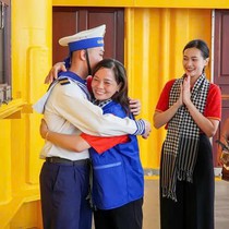Vượt ngàn hải lý đến với nhà giàn DK1/10, văn nghệ sĩ mang theo món quà bất ngờ