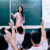 Trường công ở TP.HCM thu những khoản tiền gì?