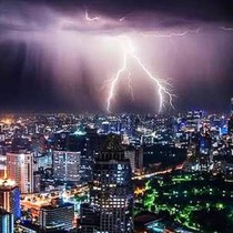 Từ vụ người đi xe máy bị sét đánh ở Nghệ An: Thống kê các vụ sét đánh người trên đường, cách phòng tránh