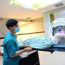 Ùn tắc xạ trị ở Bệnh viện Ung bướu TP.HCM: Vì sao bệnh nhân xạ trị phải đợi lâu?