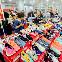 99% giày Adidas bán ngoài hệ thống cửa hàng ủy quyền của hãng là hàng giả: Làm sao phân biệt thật - giả?
