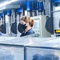 Doanh nghiệp tăng lương thưởng, chế độ đãi ngộ hấp dẫn vẫn khó tìm lao động có tay nghề