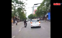Truy xét người đi xe máy dùng mã tấu chém hàng loạt kính ô tô đang chạy