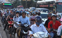 Người dân về nghỉ lễ 2-9, cửa ngõ Hà Nội kẹt cứng
