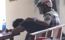 Buồn vợ con, đem xăng khống chế bé trai hàng xóm trong phòng trọ