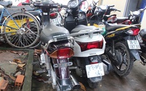 Bắt hai nghi phạm chuyên cướp xe máy của người đi đường