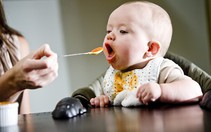 Sai lầm hay gặp khi nấu và cho con trẻ ăn dặm