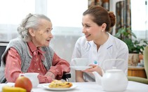 Chán ăn ở người cao tuổi, làm sao khắc phục