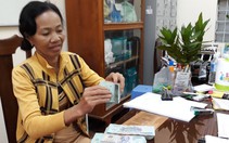 Bà Tuyết nhận 200 triệu đầu tiên sau 6 năm trúng số