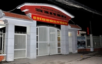 Rơi từ khu nhà 5 tầng, học sinh lớp 10 tử vong