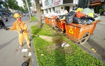 Khổ như nữ công nhân vệ sinh