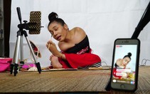 Cô gái không tay trở thành vlogger làm đẹp nổi tiếng