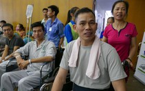 Cắt tóc, gội đầu 300 bệnh nhân ngay trong bệnh viện