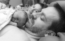 Xem đàn ông trải nghiệm đau đẻ 'cười ra nước mắt'