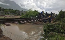 Nước xoáy trôi nền đường, đường sắt Bắc - Nam tê liệt