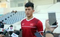 Trung vệ Đình Trọng hơi chút áp lực khi lần đầu tiên đá AFF Cup