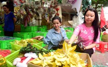 Người Sài Gòn tất bật mua sắm trang hoàng dịp Noel