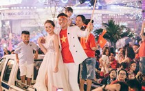 Cặp đôi 9X chụp ảnh cưới trong đêm ăn mừng ngôi vô địch AFF Cup