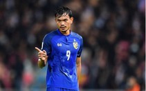 CĐV Việt Nam ví Adisak như... Công Phượng vì đá hỏng phạt đền