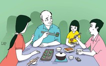Đưa ba đi ăn, tôi giật mình nhìn lại...