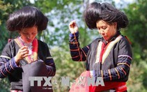 Bảo tồn giá trị văn hóa truyền thống trong trang phục của đồng bào Mông