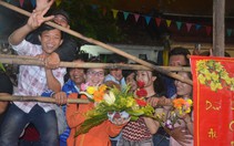 Lễ hội Làm chay 'vỡ trận' sớm, người dự chia lộc sau khi tranh