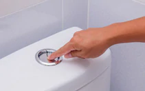 Bồn cầu phát nổ do đâu, làm sao tránh?