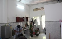 Người đàn ông chết trong tư thế treo cổ trong nhà
