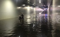 Hầm chui Đà Nẵng thành sông sau cơn mưa đêm