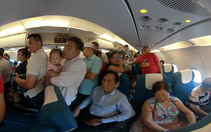 Video ghi lại khoảnh khắc máy bay đáp nhầm đường băng tại Cam Ranh