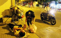 Một lần vô tâm với ông già mù, 20 năm qua tôi vẫn còn xấu hổ