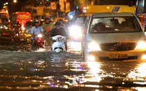 Đường ngập gần hết bánh xe, Sở GTVT nói chỉ là 'tụ nước'