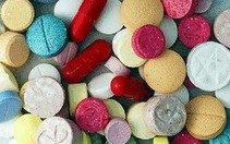 Bắt nghi phạm mang 7.400 viên ma túy trốn trong quán cơm