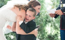 Cậu bé 4 tuổi ôm mẹ kế, khóc nức nở trong đám cưới của bố