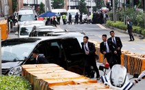 Vệ sĩ ông Kim Jong Un chạy bộ theo chiếc S600 tại Singapore