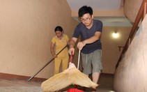 Cậu bé quét chung cư mơ làm thầy giáo