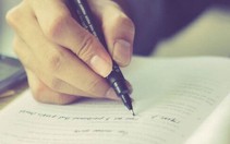 Để cán bộ coi thi chép bài hộ cảnh sát cơ động bị thương ở tay