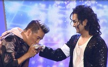 Đàm Vĩnh Hưng chạy lên sân khấu hôn tay Hùng Thuận aka M.Jackson