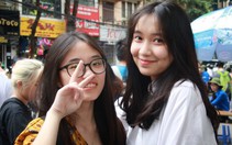 Vẫn tươi xinh những 'bông hồng' mùa thi