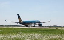 Máy bay Vietnam Airlines lại hạ cánh lệch đường băng