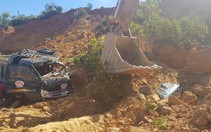 Sập mỏ đất, 2 xe ben và tài xế bị vùi lấp