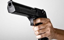 Bắt 3 tên cướp đi ôtô, dùng súng cướp tiệm vàng