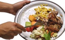 'Vì lời đàm tiếu tôi rất ngại lấy thức ăn thừa mang về'